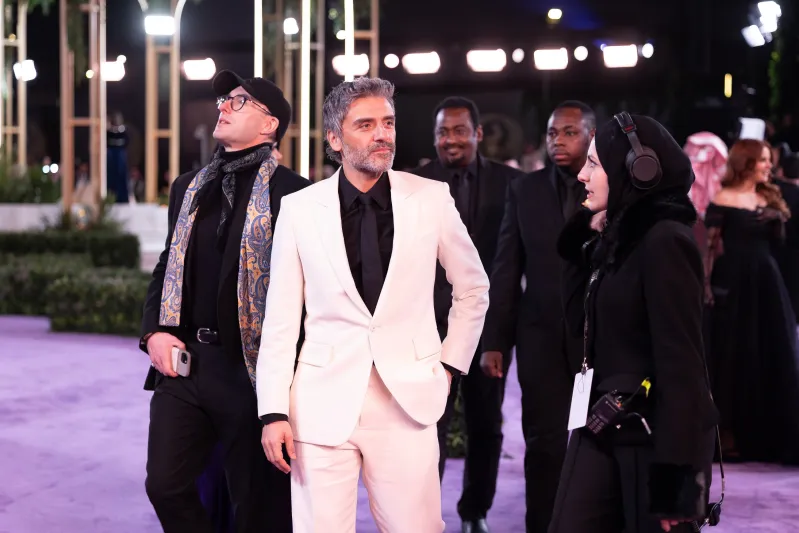 أزياء كلاسيكية أنيقة لنجوم عالميين في حفل "Joy Awards 2026"