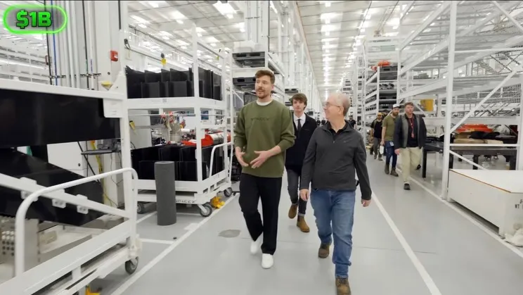 مستر بيست يكشف عن مستقبل استكشاف الفضاء من داخل مصنع سبيس إكس (فيديو)