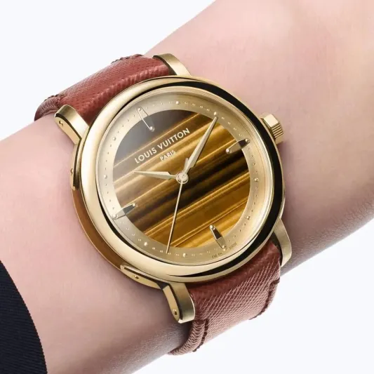 ساعات لويس فيتون تتألق بالذهب الخالص.. "Tambour" و"Escale" بإصدارات استثنائية