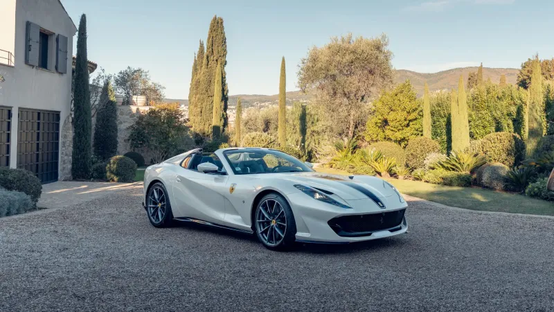 فيراري 812 GTS موديل 2021.. نسخة نادرة للبيع في باريس بسعر قياسي