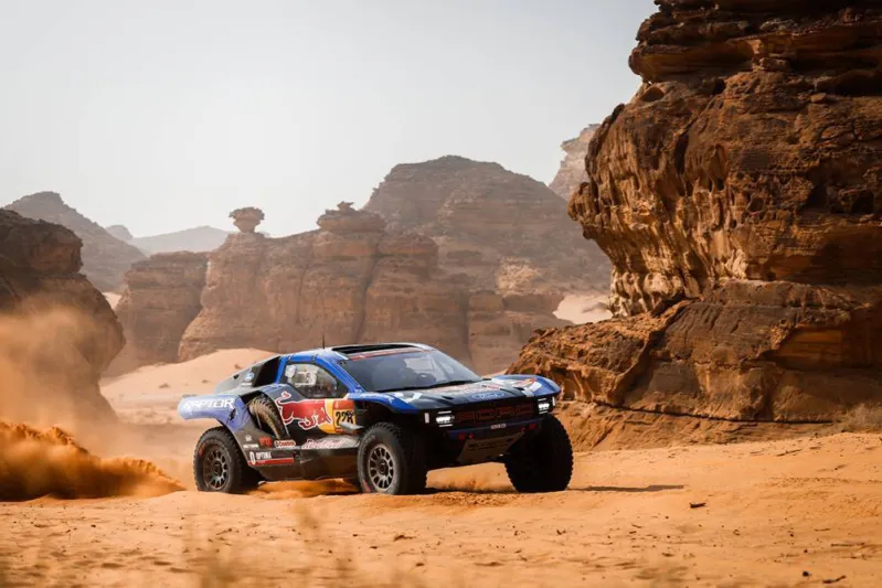 المرحلة الثالثة من رالي داكار السعودية: منافسة مشتعلة حتى آخر كيلومتر