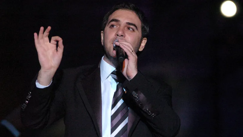 حفل رأس السنة يتحول إلى جدل.. وائل جسار ينسحب وسط استياء الجمهور (فيديو)