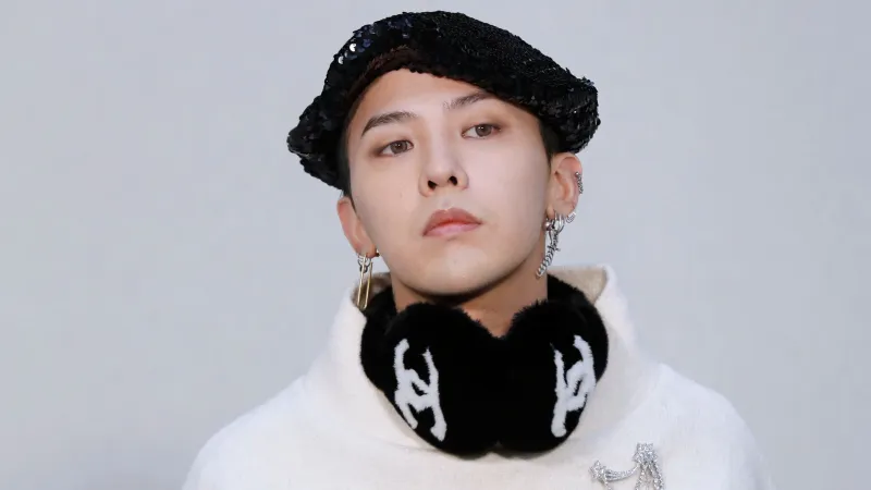 جي دراغون يلمع بـ210 قيراط.. ما سر طوق جاكوب آند كو؟