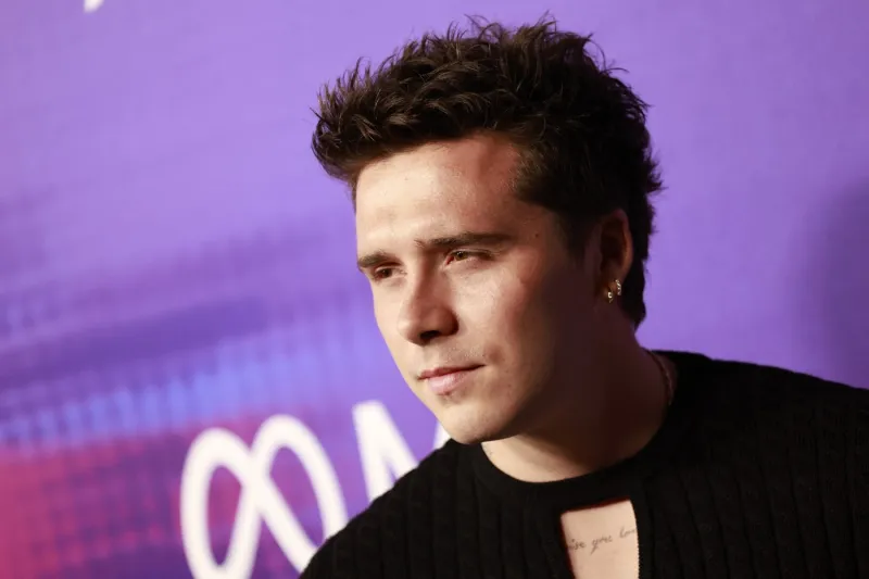 بعد صمت طويل.. بروكلين بيكهام يهاجم عائلته ويكشف أسرار الخلاف مع والديه