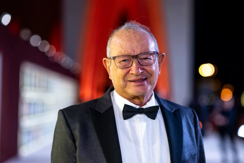 الذهب يمنح ثروة نجيب ساويرس قفزة تاريخية.. والمعدن الأصفر يضاعف أرباحه