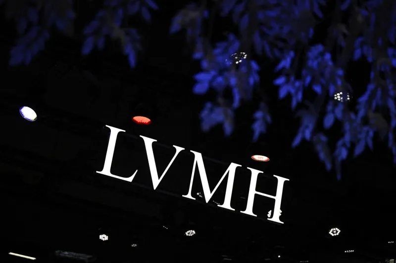 كيف أثرت الأزمات العالمية على مبيعات LVMH في 2025؟