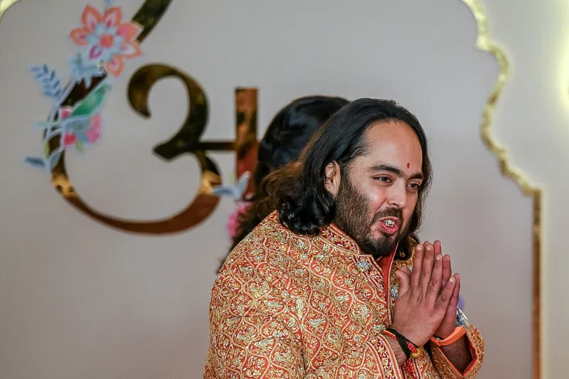 أنانت أمباني يتألق بساعة "باتيك فيليب" الماسية.. كم يبلغ سعرها؟