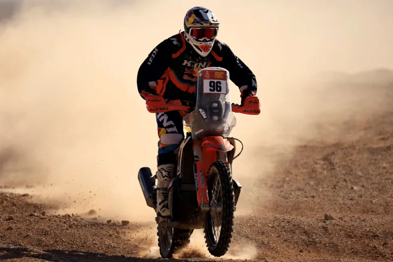 بعد إصابة في اليد اليسرى.. توبياس إبستر يغادر رالي داكار 2026 (فيديو)