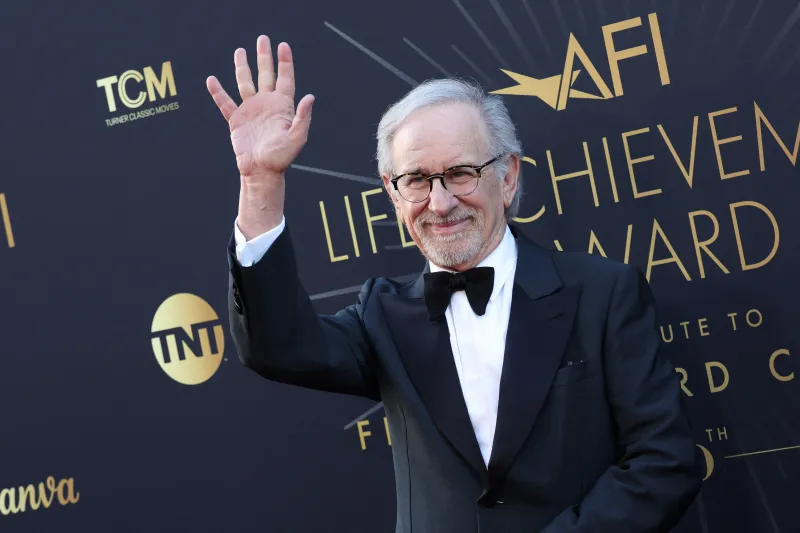 من الأضواء إلى نادي المليارديرات: مشاهير صنعوا إمبراطوريات اقتصادية