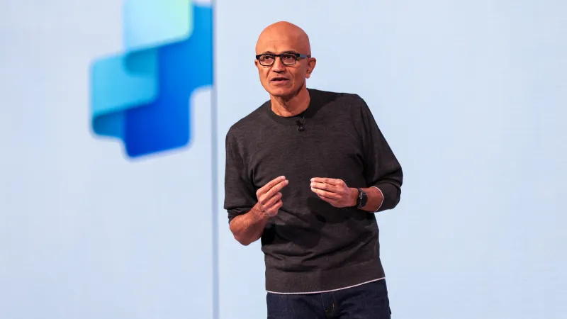 مفارقة لافتة.. ماذا قال رئيس مايكروسوفت عن استبدال الإنسان بالذكاء الاصطناعي؟