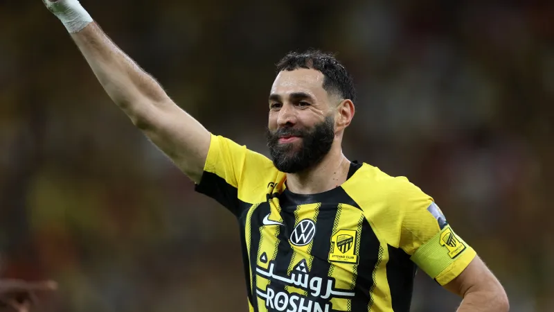 كريم بنزيما يخطف الأنظار بساعة ريتشارد ميل النادرة