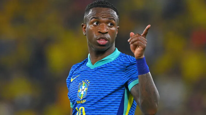 صفير البرنابيو ينقلب إلى هتاف.. كيف غيّر فينيسيوس الأجواء أمام موناكو؟ (فيديو)