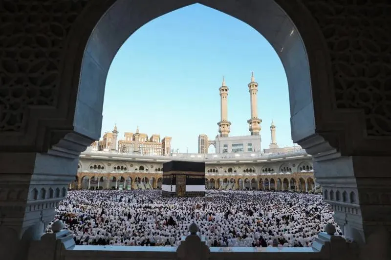زوار الحرمين الشريفين يحققون أرقامًا قياسية في رجب.. فما عدد الزائرين؟