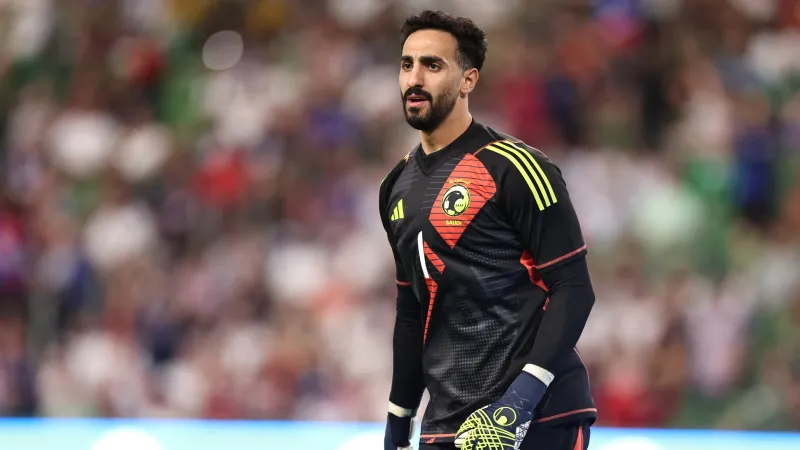 نواف العقيدي يواجه عقوبة صارمة بعد طرده في ديربي الهلال والنصر (فيديو)