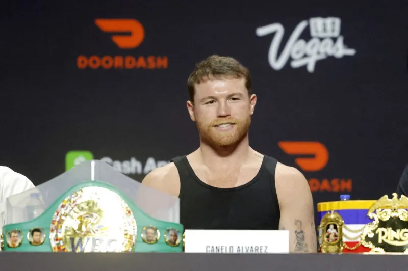 "كانيلو" يتألق بساعة باتيك فيليب نوتيلوس في باريس.. إليك سعرها الخيالي