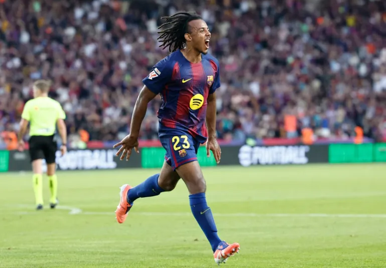 كوندي نجم برشلونة يستمتع بوقته في جدة التاريخية (فيديو)