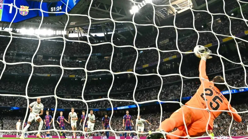 برشلونة وريال مدريد بينها.. تعرّف على أكثر الأندية حصولًا على ضربات جزاء في 2025