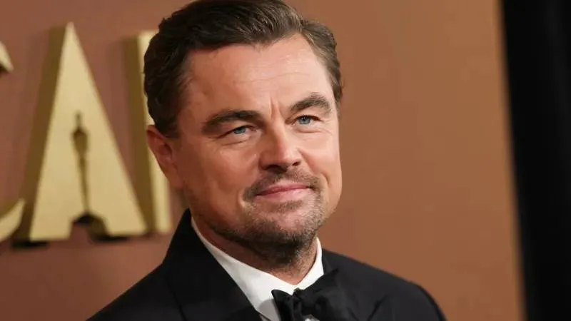 ليوناردو دي كابريو يتألق برولكس فاخرة في غولدن غلوب.. تعرف على سعرها (فيديو)