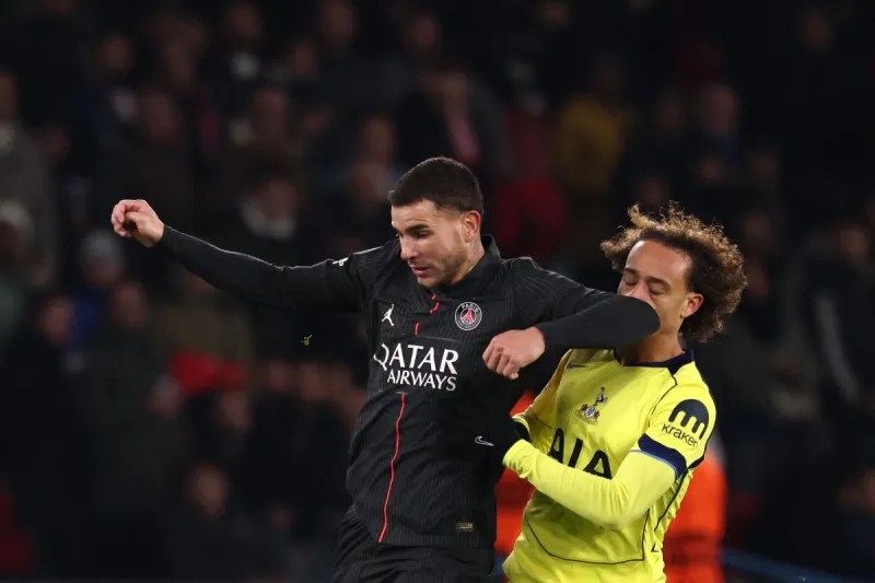 نجم منتخب فرنسا وزوجته مهددان بالسجن بتهمة الاتجار بالبشر.. ما القصة؟