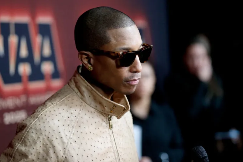 فاريل ويليامز يروّج لمجموعة لويس فويتون الرجالية الجديدة