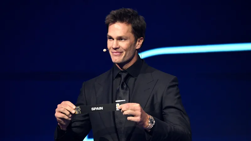 ساعة باتيك فيليب النادرة تخطف الأضواء من توم برادي في بث الـ"NFL"