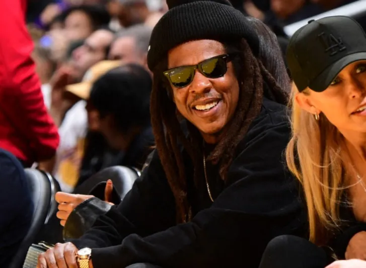 جاي زي يقتني "رولز-رويس بوَت تيل".. أغلى سيارة في عالم الراب هذا سعرها (فيديو)