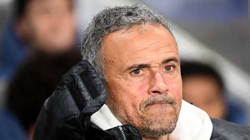 باريس سان جيرمان يحسم الجدل بشأن رحيل لويس إنريكي.. إليك الحقيقة