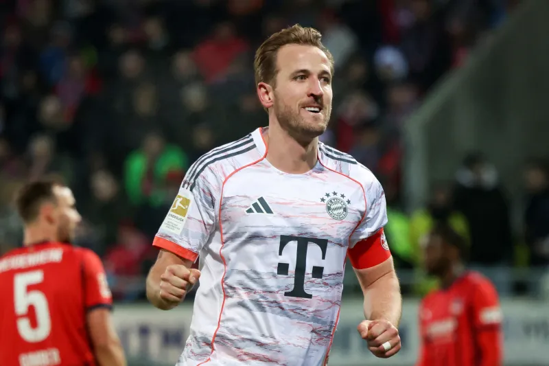 هاري كين وصلاح في صدارة قائمة الأكثر فوزًا بجائزة لاعب الشهر بالبريميرليغ (فيديو)