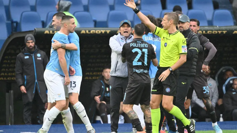 شجار وطرد وجدل.. ماذا حدث في في مواجهة لاتسيو ونابولي؟ (فيديو)