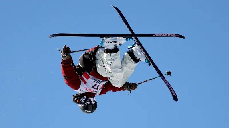 هبوط أسطوري على قدم واحدة يهز بطولة التزلج الحر (فيديو)