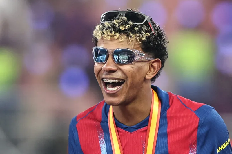 محمد صلاح ولامين يامال يلتقيان لأول مرة في هذا الموعد