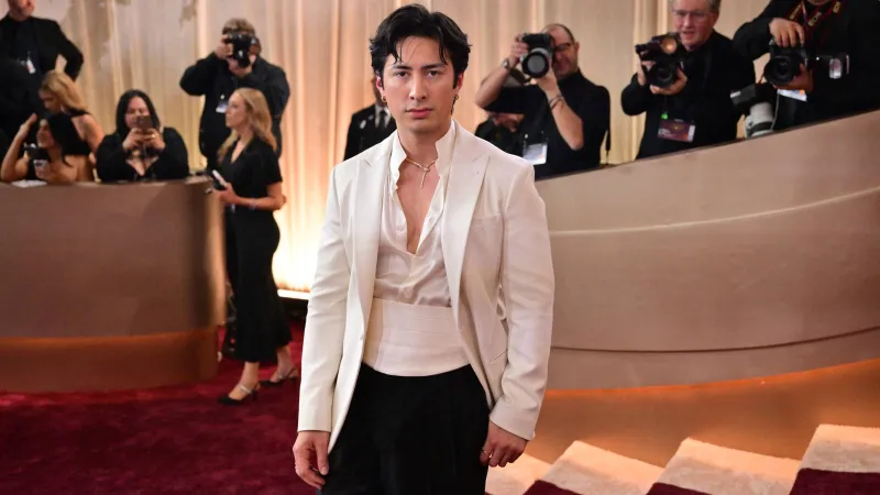 بعد "غولدن غلوب".. خطوة جريئة تنقل هدسون ويليامز إلى عالم الموضة