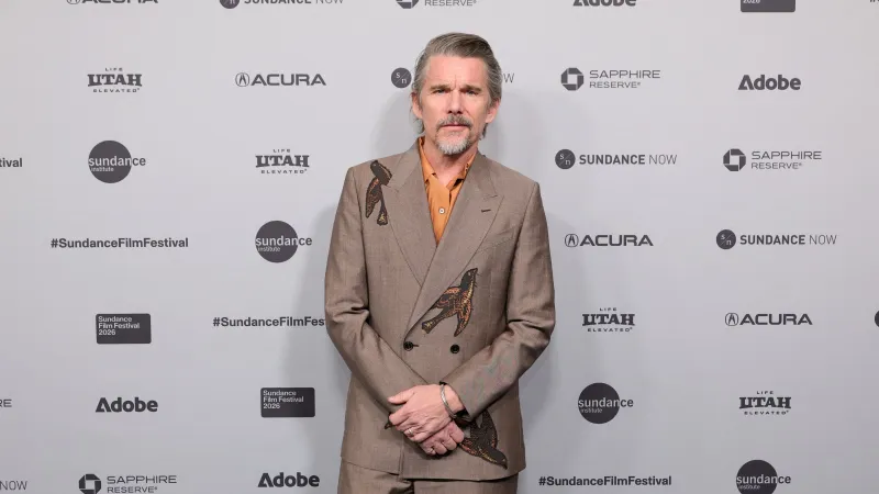 إيثان هوك ينتقد توم كروز.. ما الذي أغضبه من زميله الهوليوودي؟ (فيديو)