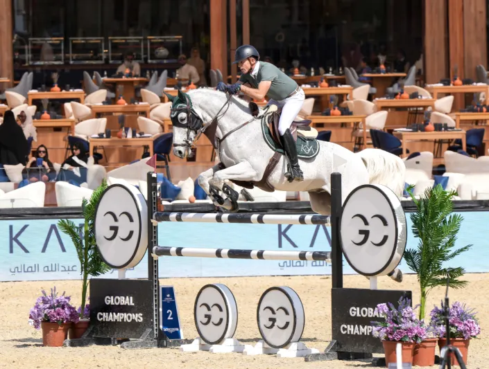 الفارس السعودي عبدالله الشربتلي:  التحدي هو ما يصنع البطل.. وحين أرفع علم بلادي تزول كل متاعبي