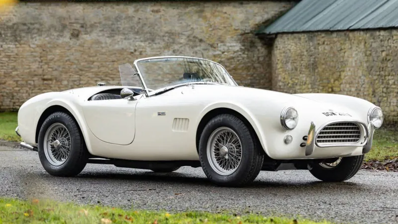 شيلبي كوبرا 289: أيقونة الأداء الأمريكي تعود إلى دائرة الاهتمام العالمي