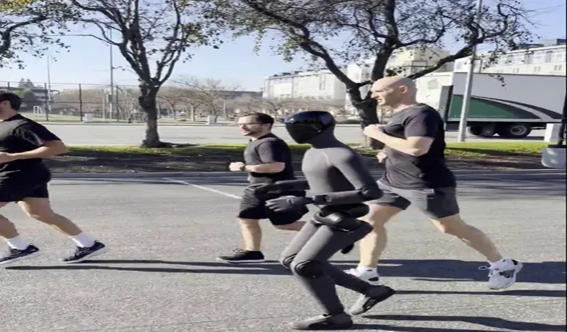 بقدرات فائقة: روبوت يتفوق على البشر في الجري (فيديو)