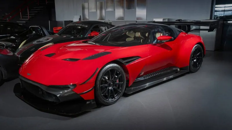 أستون مارتن فولكان الأسطورية تصل إلى مزاد عالمي بنسخة نادرة