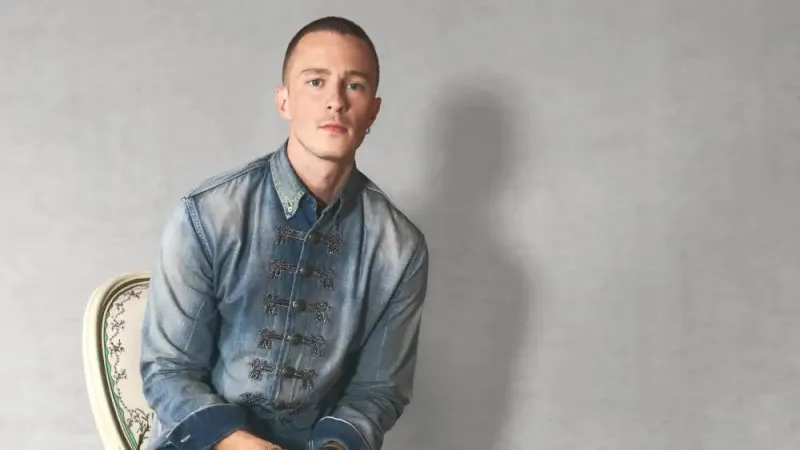 ديور تعزز حضورها بين الشباب.. تفاصيل تعاونها مع درو ستاركي