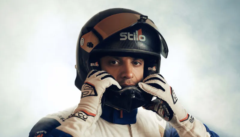 بطل الراليات ياسر سعيدان نجم غلاف مجلة "الرجل" لعدد شهر يناير 2026