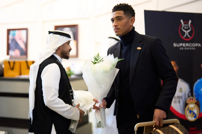 فريق ريال مدريد يصل إلى جدة استعدادًا للسوبر الإسباني (فيديو)
