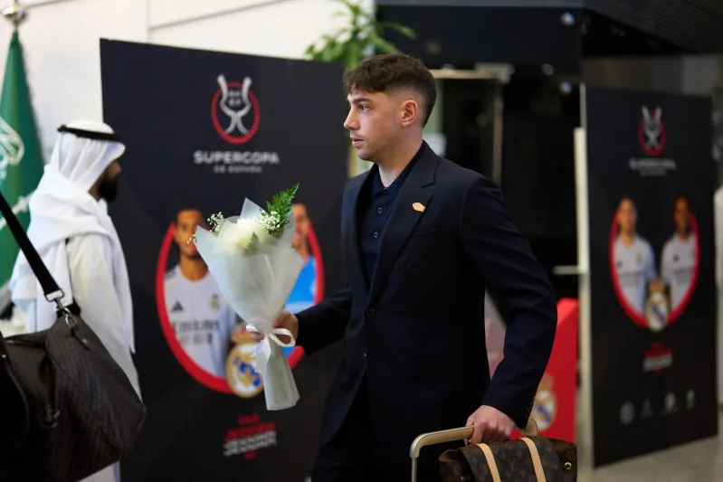 فريق ريال مدريد يصل إلى جدة استعدادًا للسوبر الإسباني (فيديو)