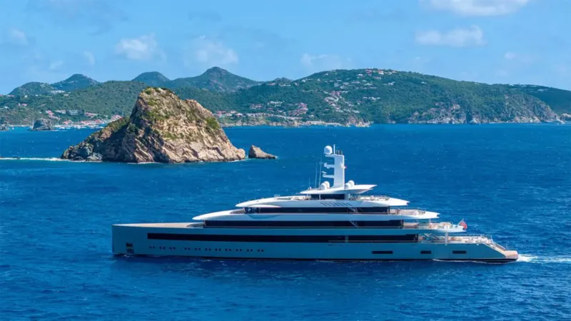 لأول مرة.. طرح يخت عملاق للبيع يكشف سر السعر الخيالي (فيديو)