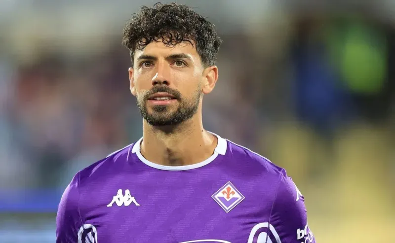 هل اقترب مدافع فيورنتينا من الانضمام لنادي الهلال السعودي؟ 