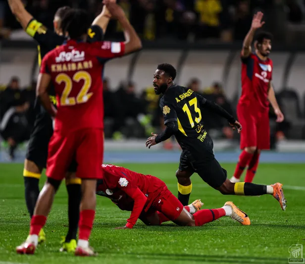 الاتحاد وضمك يتعادلان في مواجهة مثيرة بالدوري السعودي.. ماذا حدث؟