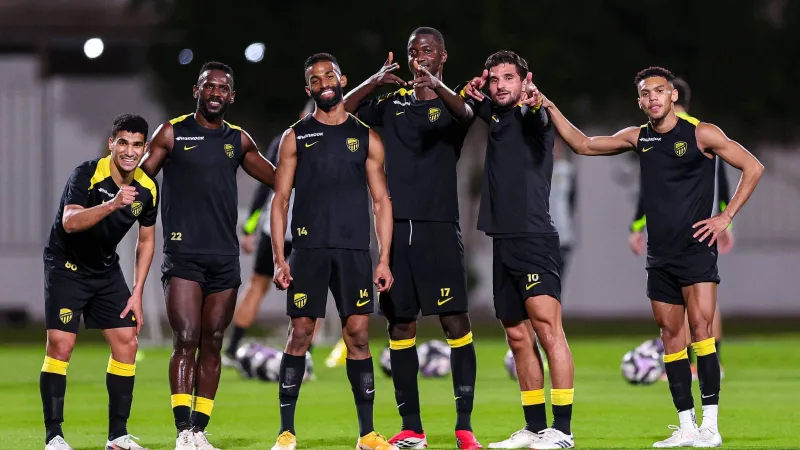 مدرب نادي الاتحاد يجهز البدلاء للاتفاق.. هل يلحق كريم بنزيما بالقمة؟