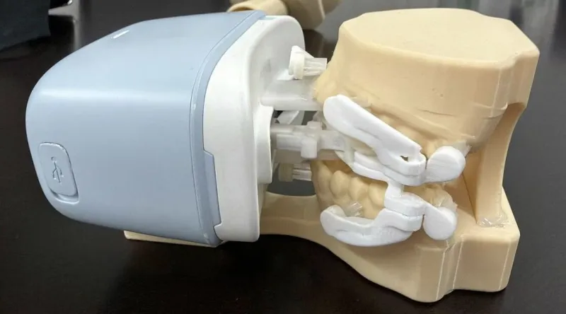 روبوت تنظيف الأسنان يغزو الأسواق.. هل انتهى عصر الفرشاة اليدوية؟ (فيديو)