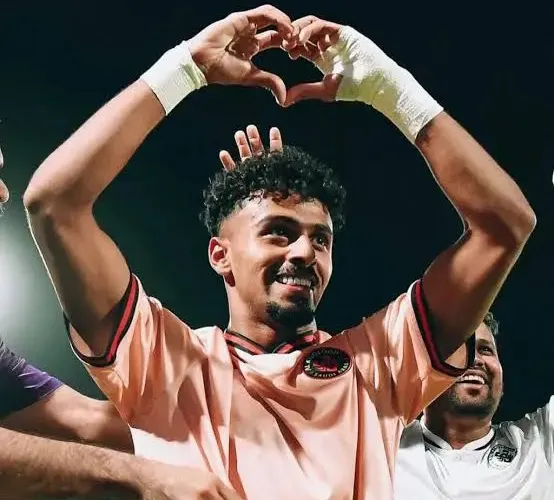 عبدالعزيز العليوة يتوج بجائزة أفضل لاعب واعد لدوري روشن للمرة الثانية (فيديو)