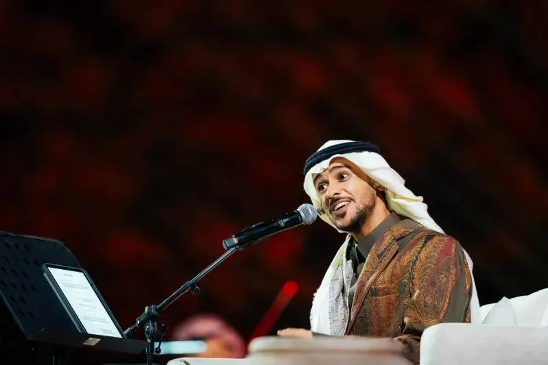 عايض يختتم حفله بأغنية "يادار لاهنتي" المميزة (فيديو)