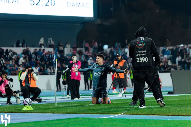 الهلال يقتنص الصدارة بعد الجولة 13 في دوري روشن