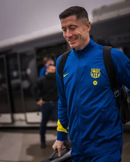 بعثة برشلونة تصل جدة استعدادًا لكأس السوبر الإسباني (فيديو)